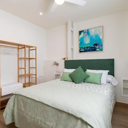 Apartamentos Cervantes 17 Севиля Екстериор снимка