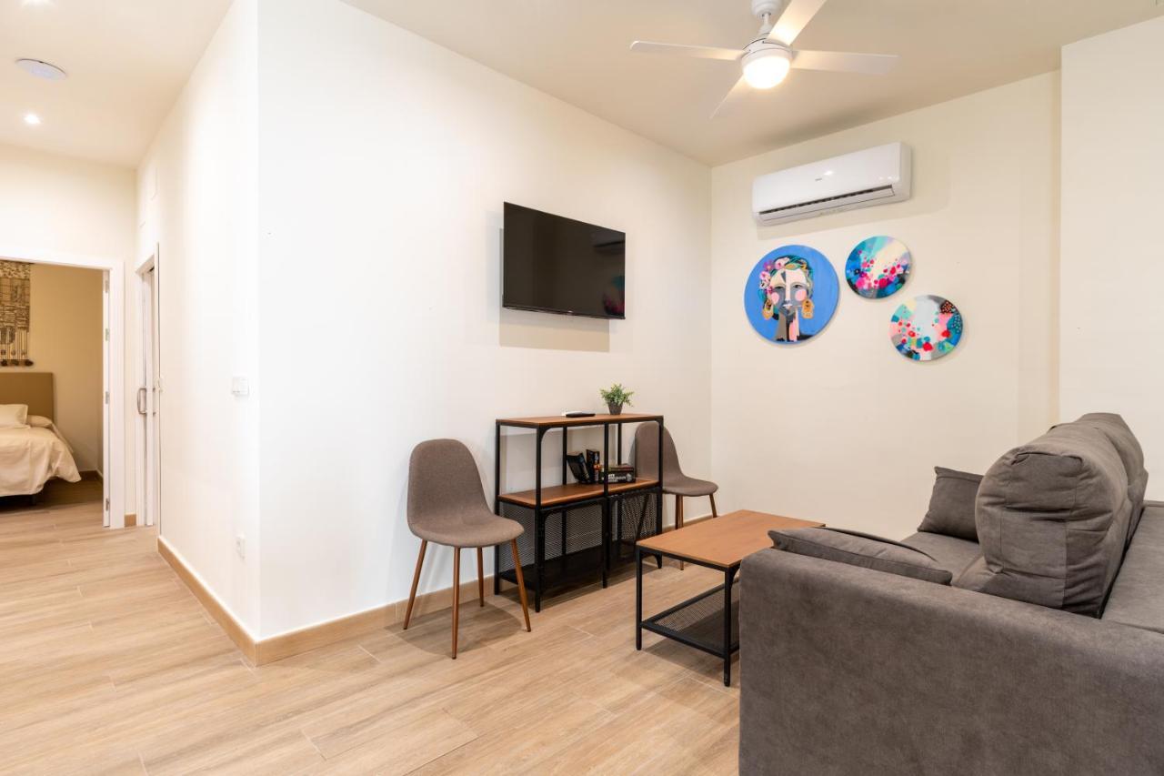 Apartamentos Cervantes 17 Севиля Екстериор снимка