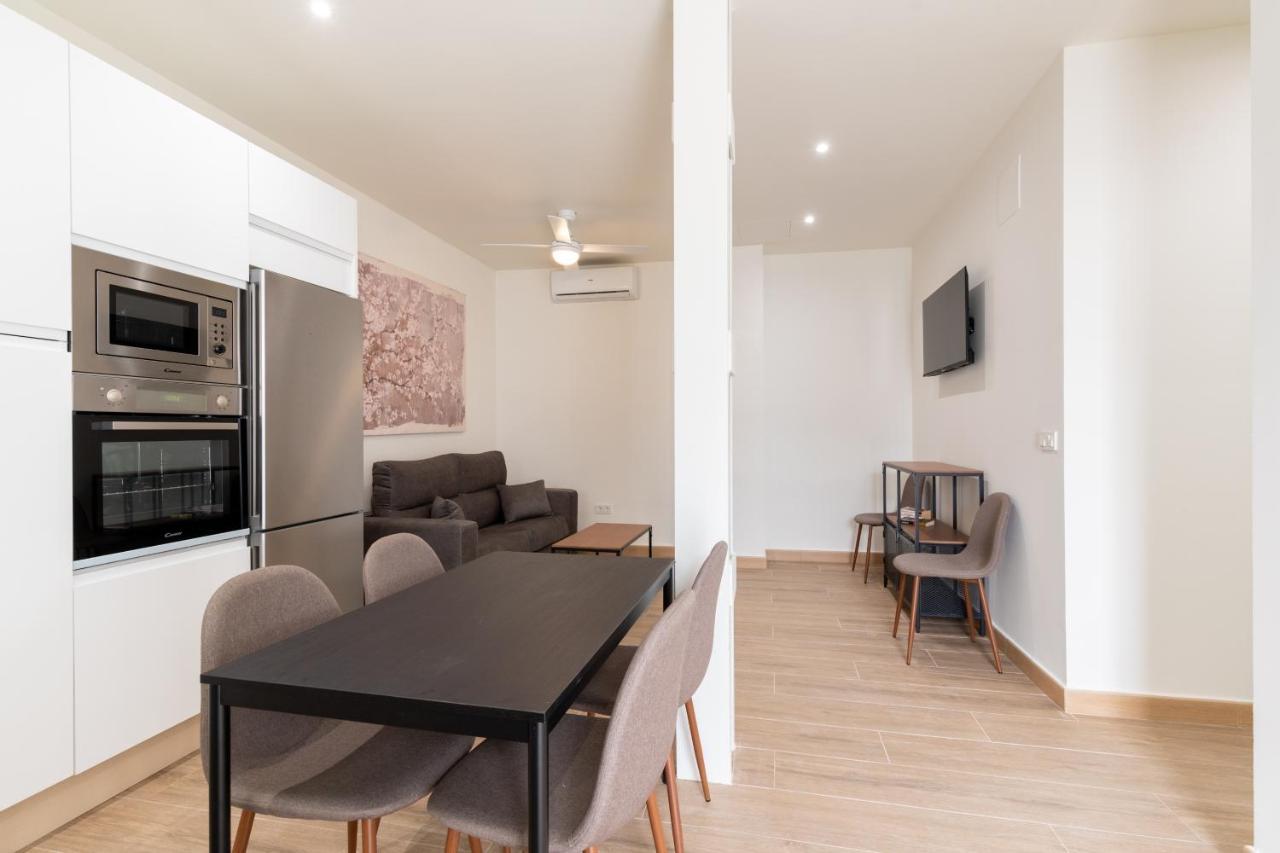 Apartamentos Cervantes 17 Севиля Екстериор снимка