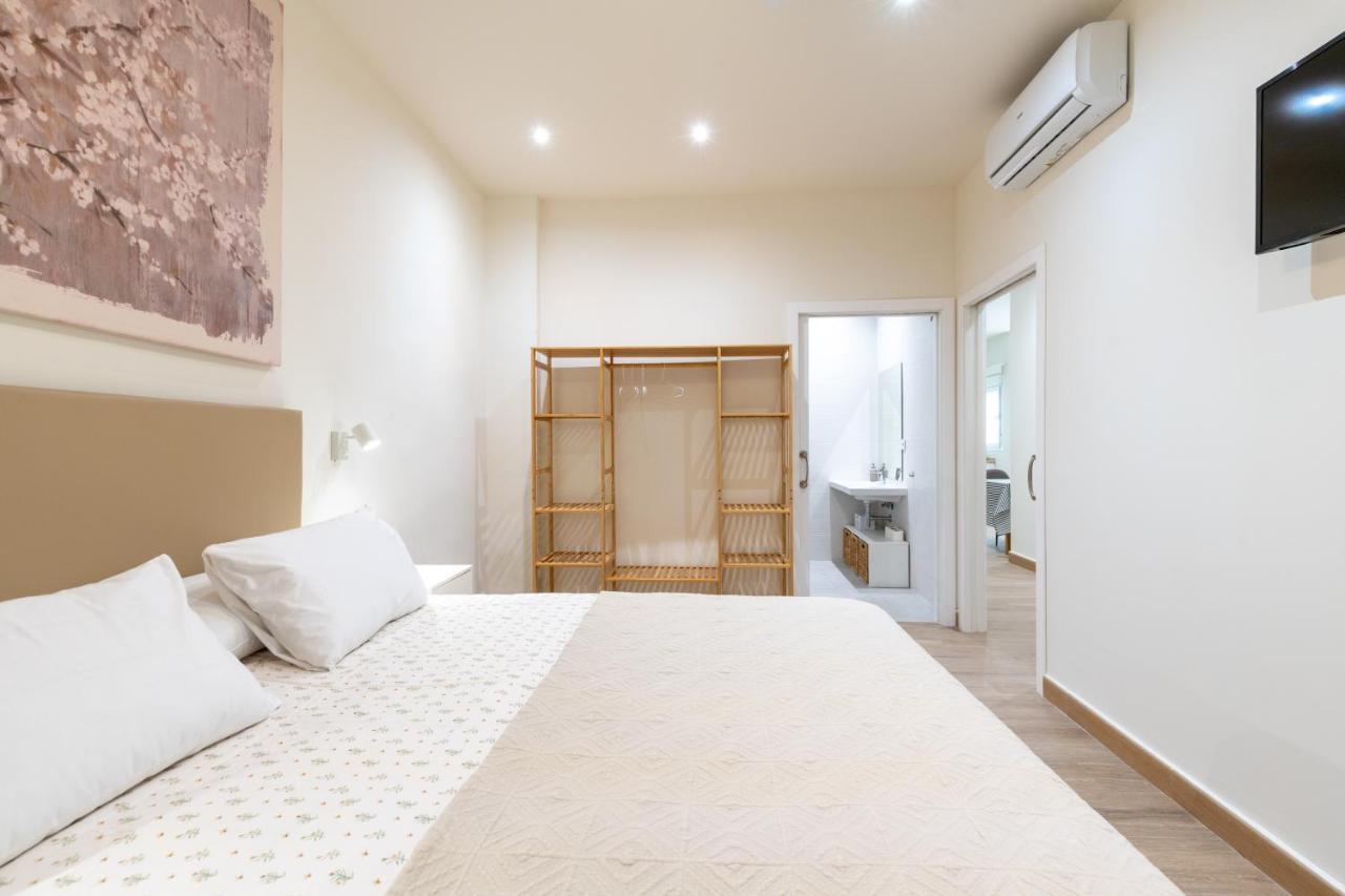 Apartamentos Cervantes 17 Севиля Екстериор снимка