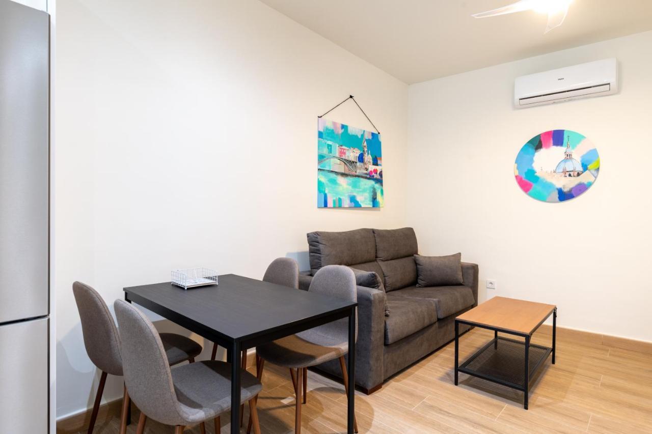 Apartamentos Cervantes 17 Севиля Екстериор снимка