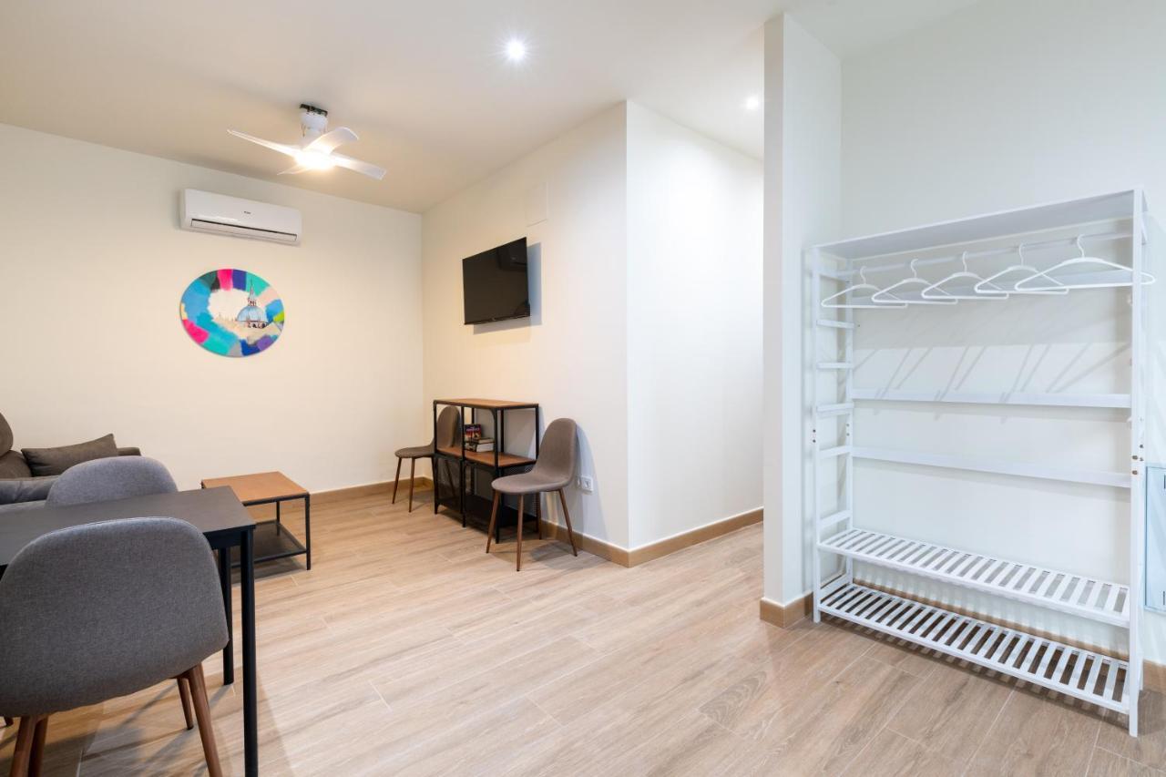 Apartamentos Cervantes 17 Севиля Екстериор снимка