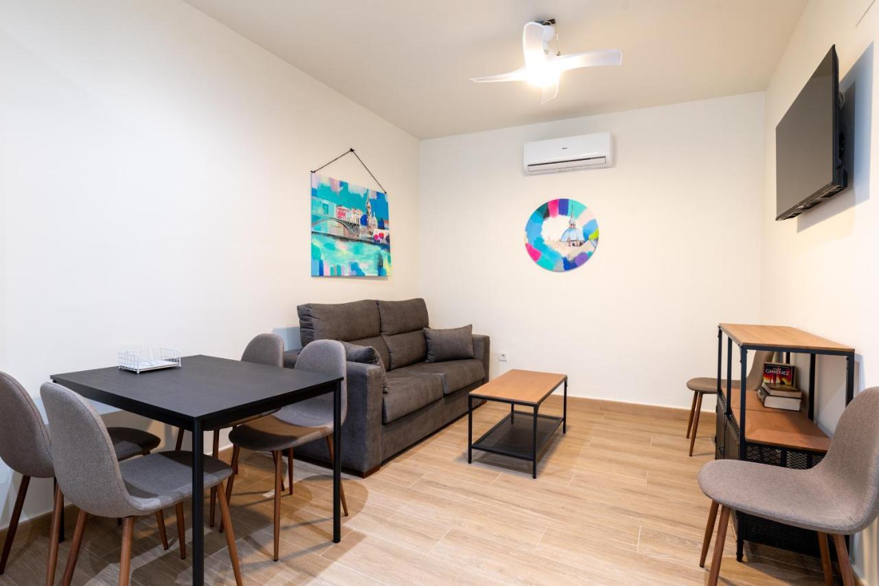 Apartamentos Cervantes 17 Севиля Екстериор снимка