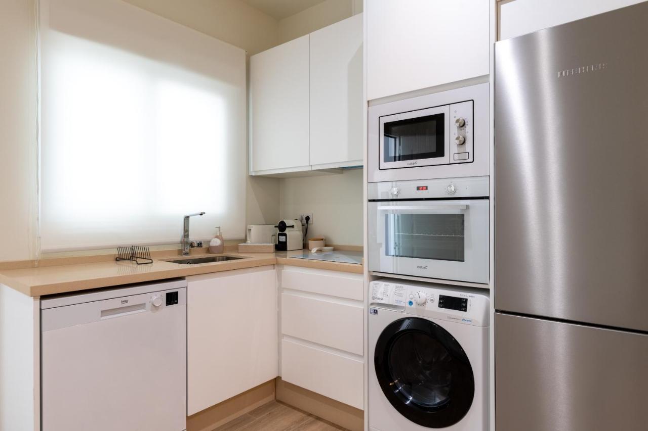 Apartamentos Cervantes 17 Севиля Екстериор снимка