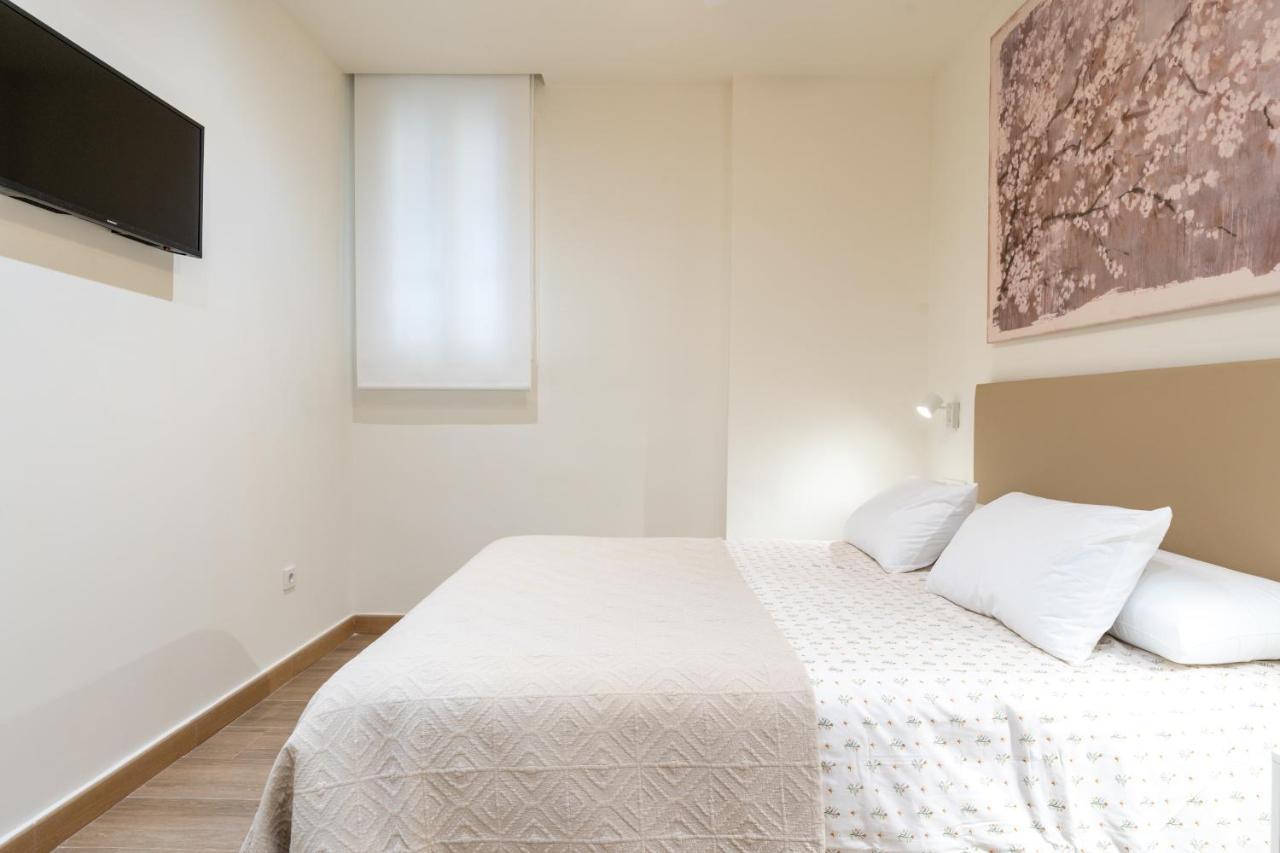 Apartamentos Cervantes 17 Севиля Екстериор снимка