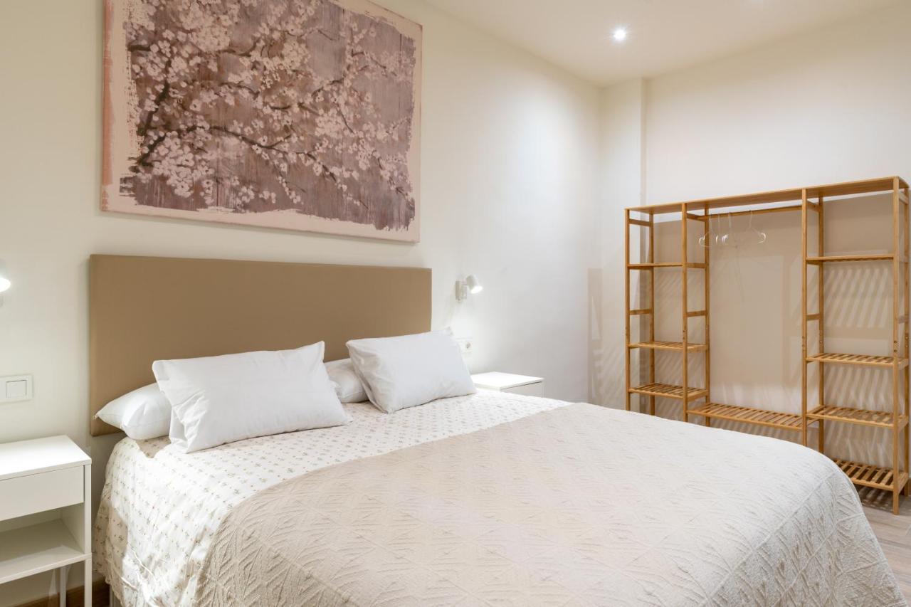 Apartamentos Cervantes 17 Севиля Екстериор снимка