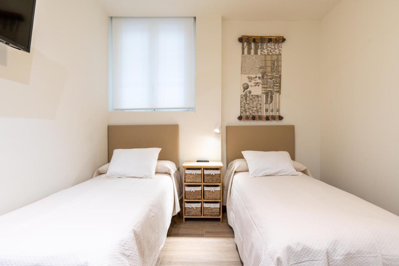 Apartamentos Cervantes 17 Севиля Екстериор снимка