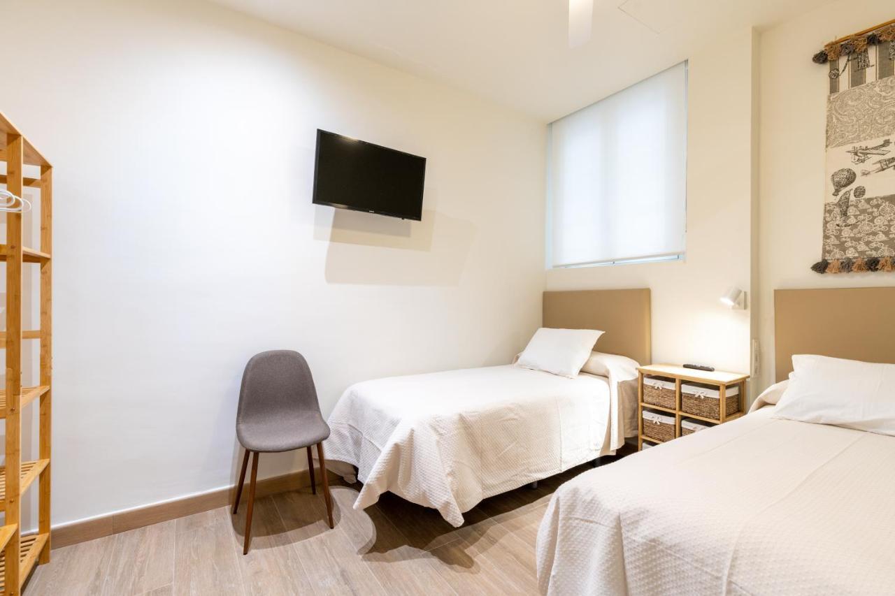 Apartamentos Cervantes 17 Севиля Екстериор снимка