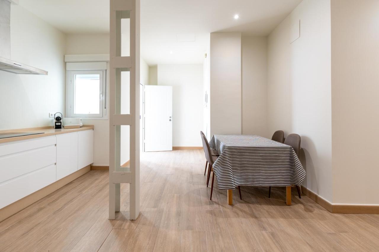 Apartamentos Cervantes 17 Севиля Екстериор снимка