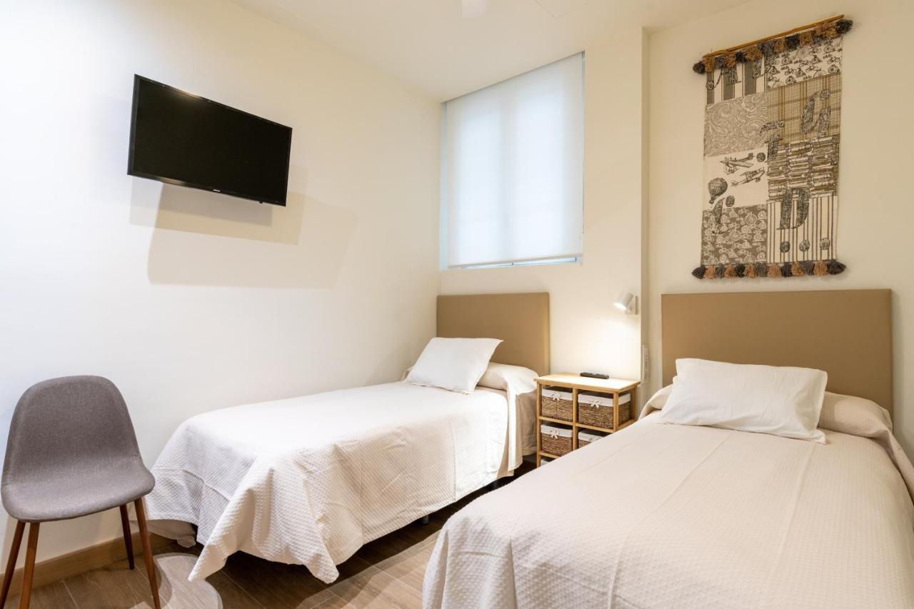 Apartamentos Cervantes 17 Севиля Екстериор снимка