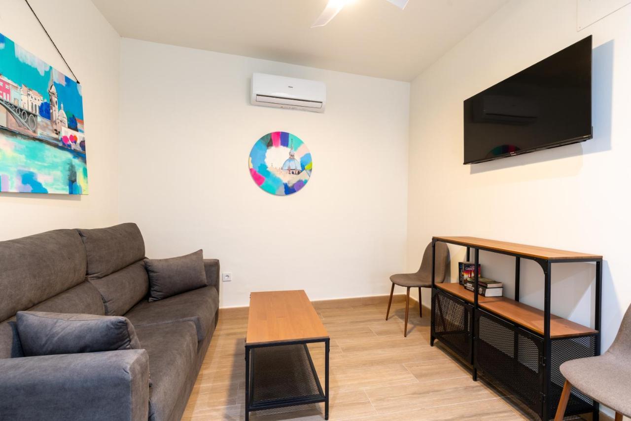 Apartamentos Cervantes 17 Севиля Екстериор снимка