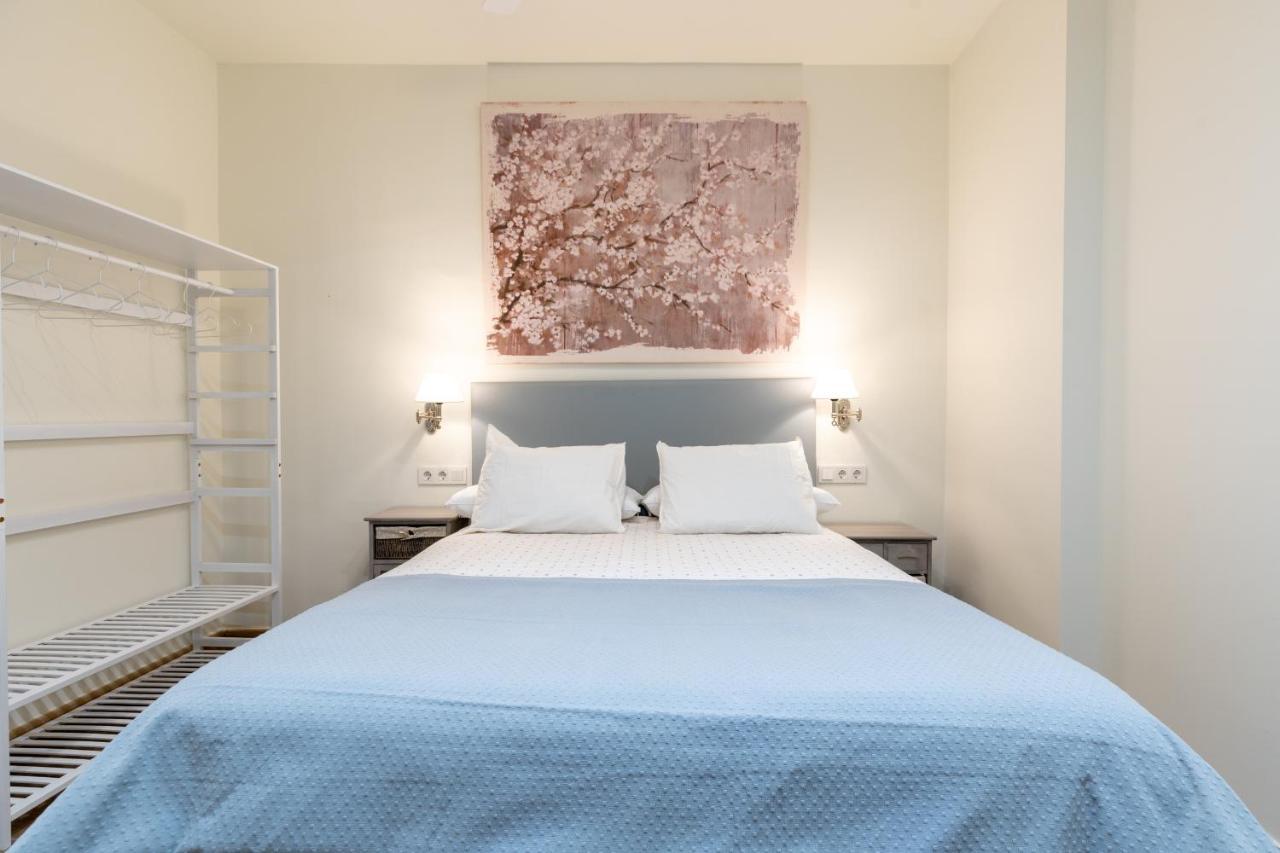 Apartamentos Cervantes 17 Севиля Екстериор снимка