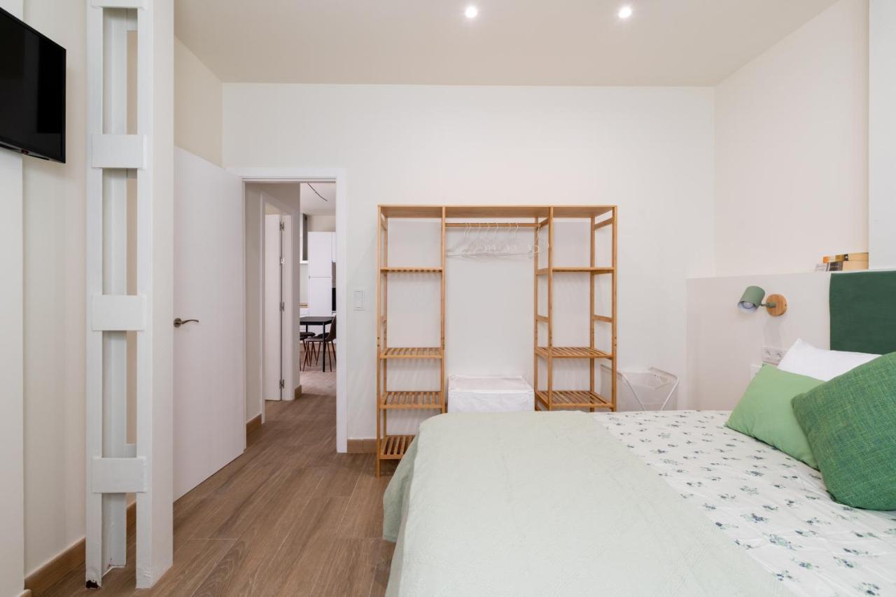 Apartamentos Cervantes 17 Севиля Екстериор снимка