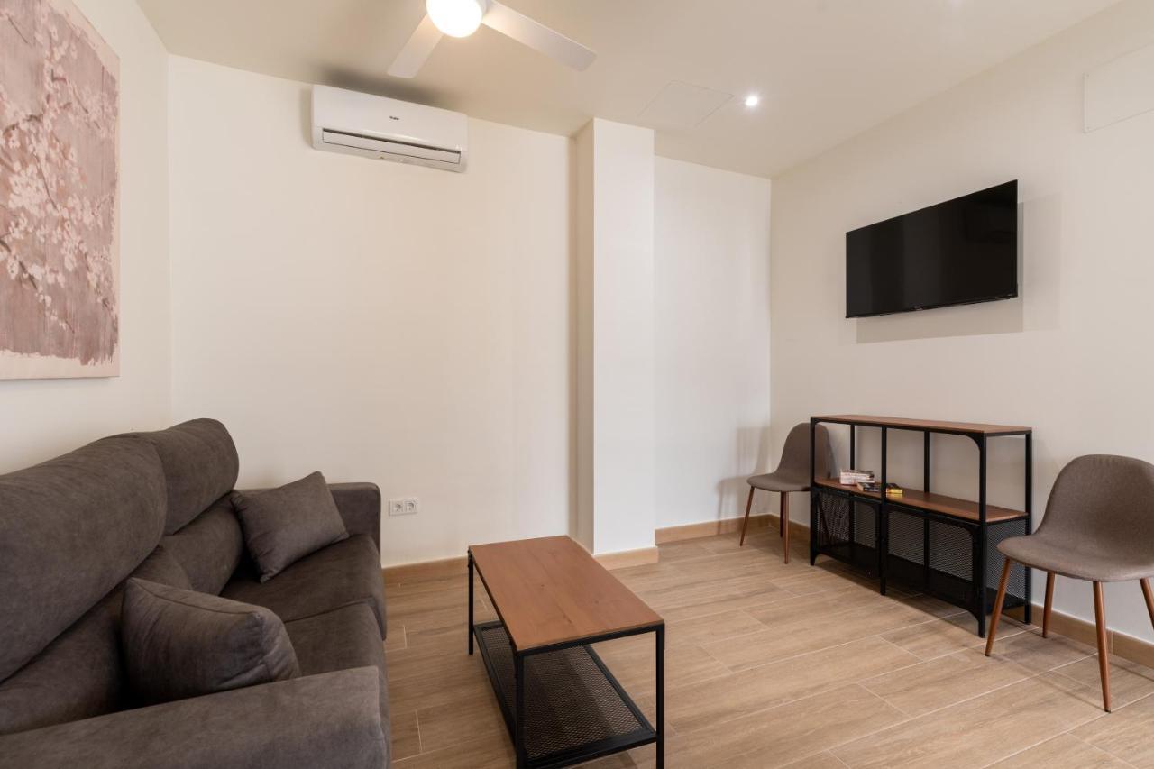 Apartamentos Cervantes 17 Севиля Екстериор снимка
