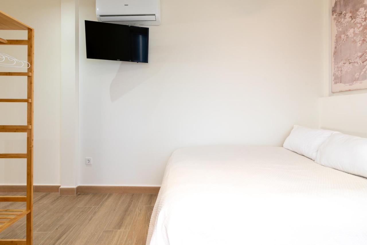 Apartamentos Cervantes 17 Севиля Екстериор снимка