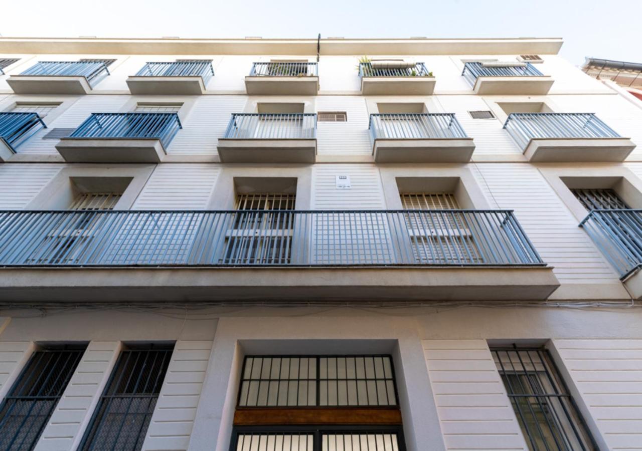 Apartamentos Cervantes 17 Севиля Екстериор снимка